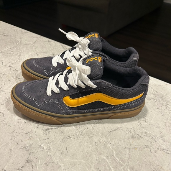 Vans navy/yellow with gum bottom - Picture 1 of 4
